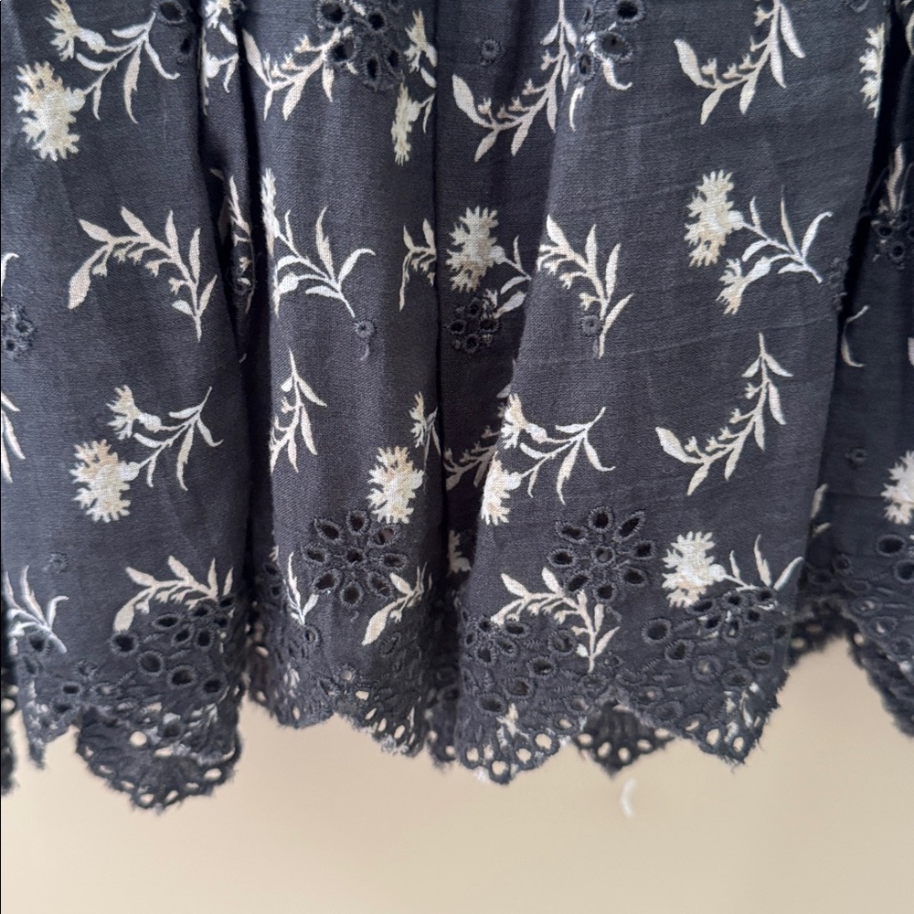 American Eagle Scalloped Sweetheart Floral Black Top - Picture 5 of 6